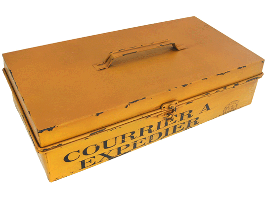 Caisse jaune antique - Courrier à expédier